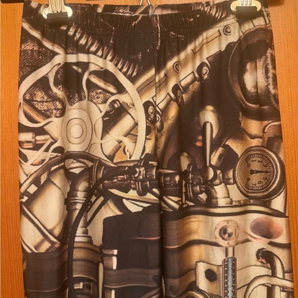 Steampunk Gear Print Leggings - Picture 5 of 10